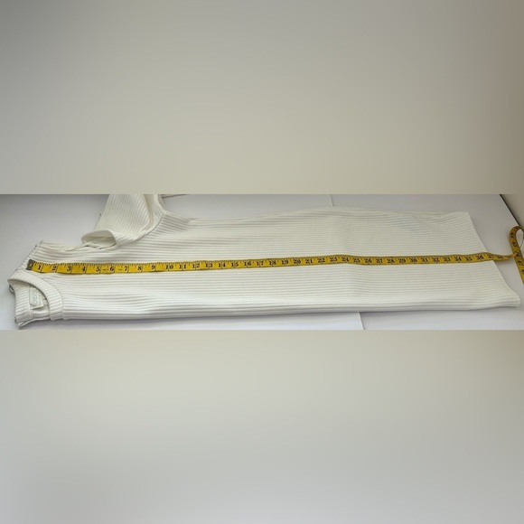 FOREVER 21+ OFF WHITE RIBBED LONG SLEEVE BODY CON DRESS W CUTOUT SHOULDERS Sz.1X - Picture 5 of 7